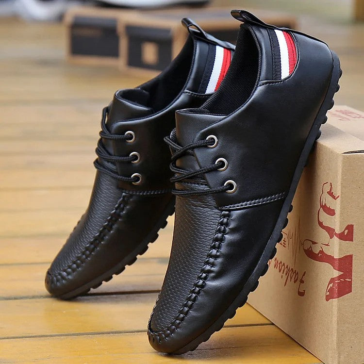 Weiße Freizeitschuhe mit Streifendetail – Adrian