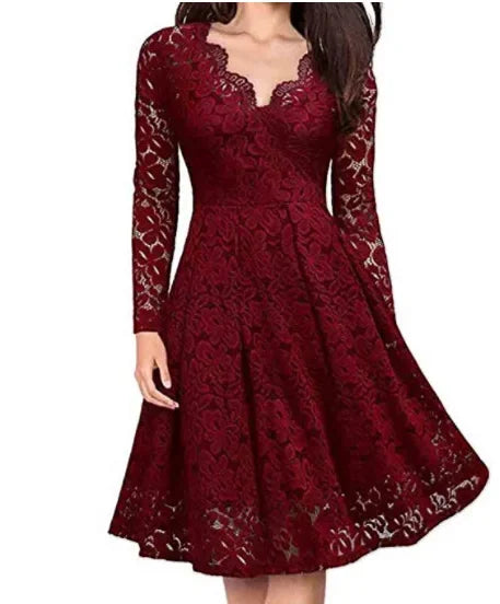 Schwarzes Spitzenkleid mit V-Ausschnitt - Lara