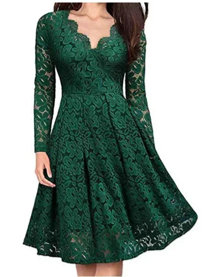 Schwarzes Spitzenkleid mit V-Ausschnitt - Lara