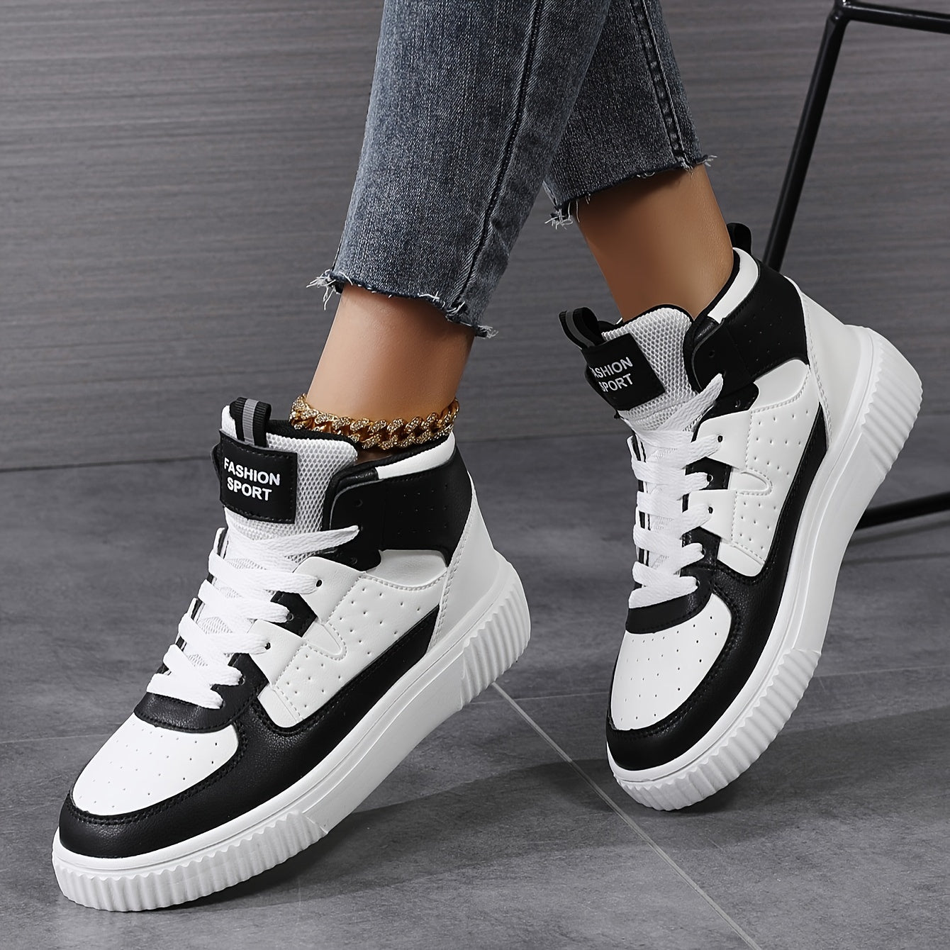 Schwarz-Weiße High-Top Sneakers - Sara