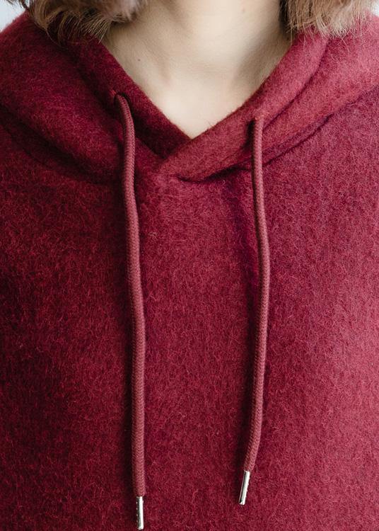 Burgunderrote kuschelige strickbluse mit kapuze – Mila