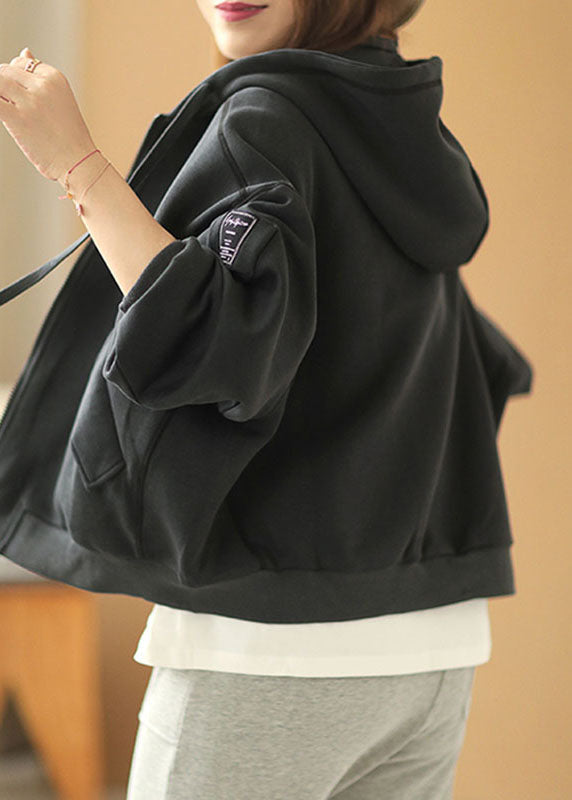 Schwarze Kapuzenjacke mit Reißverschlusstaschen – Emma