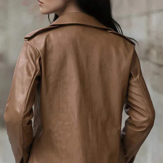 Taillierte damen-kunstlederjacke mit reißverschlusstaschen – damen