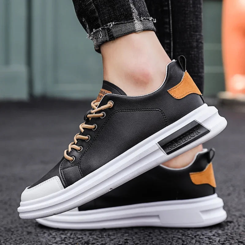 Weiße herren sneaker mit braunen akzenten - Leon