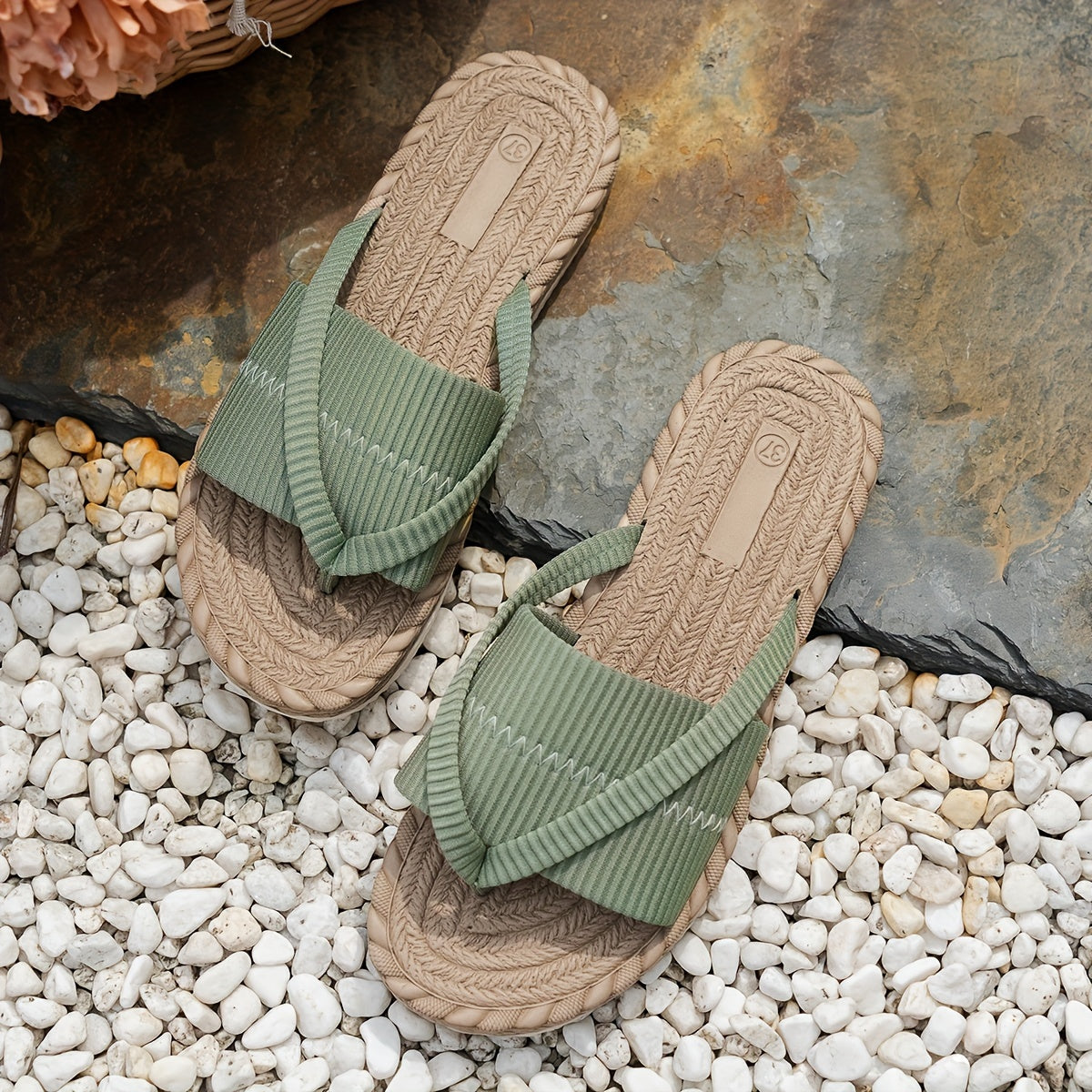 Grüne Slipper mit Riemen - Lina