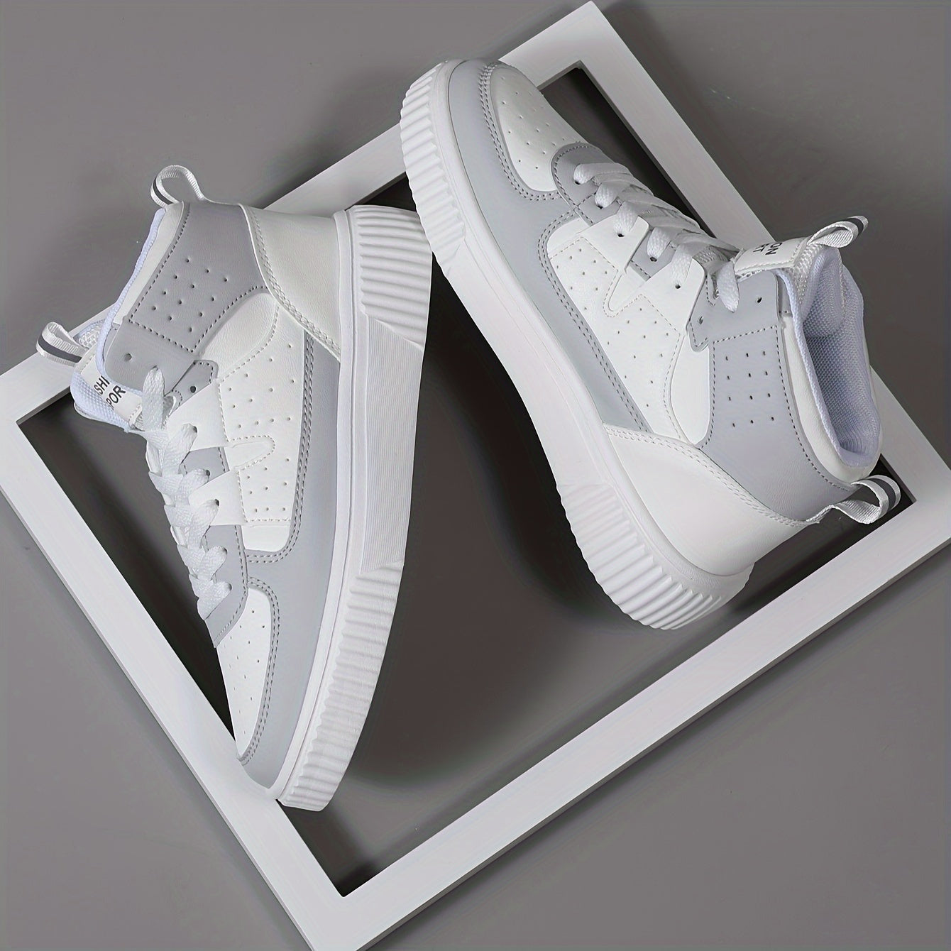 Schwarz-Weiße High-Top Sneakers - Sara