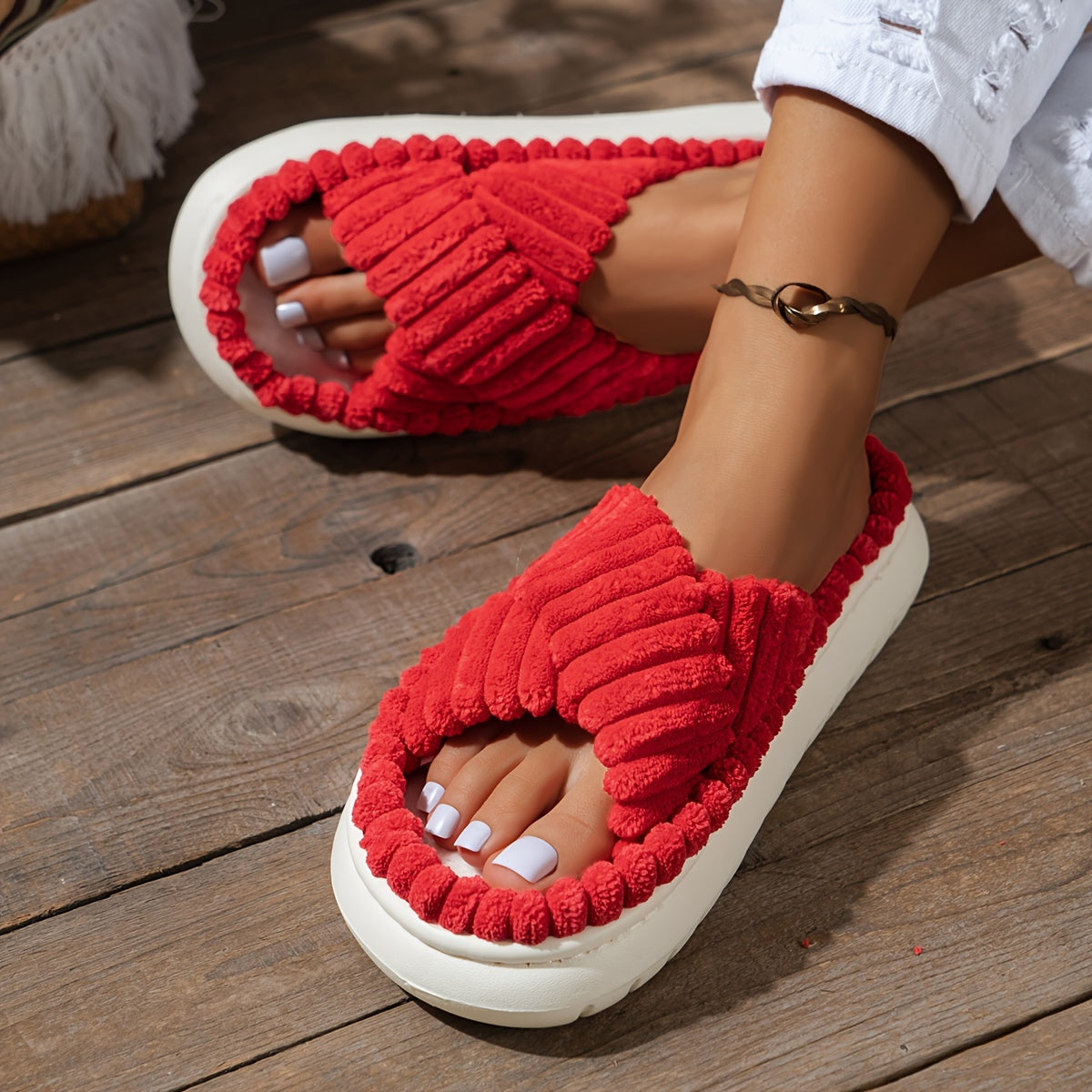 Schwarze Plüsch-Slipper mit Kreuzband - Mia
