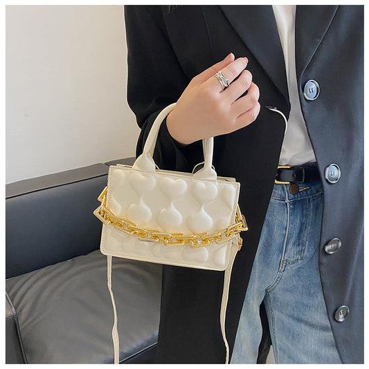 Aria - Weiße Crossbody-Tasche mit Herzprägung