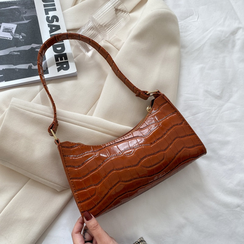 Bolsa de Ombro Feminina Preta Lindy Belevita