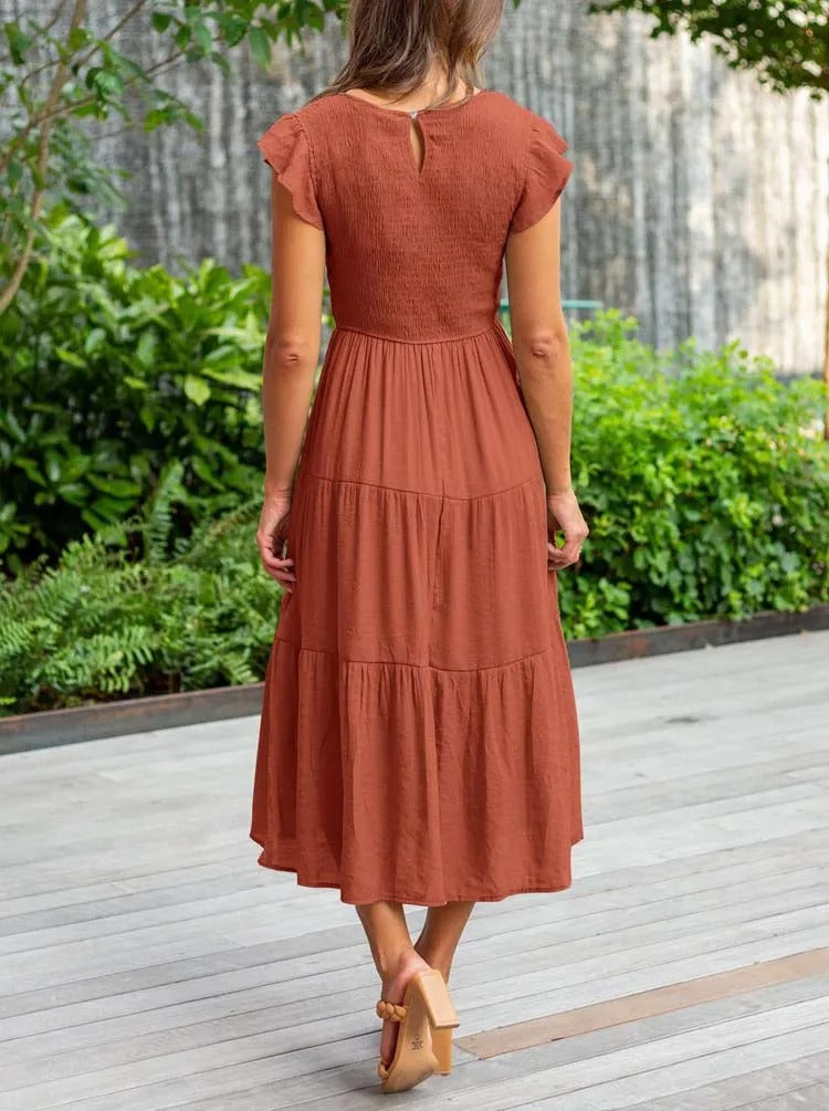 Elegantes sommerkleid: rüschendetails, taschen