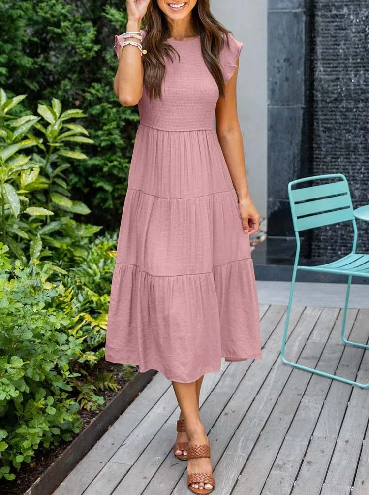 Elegantes sommerkleid: rüschendetails, taschen