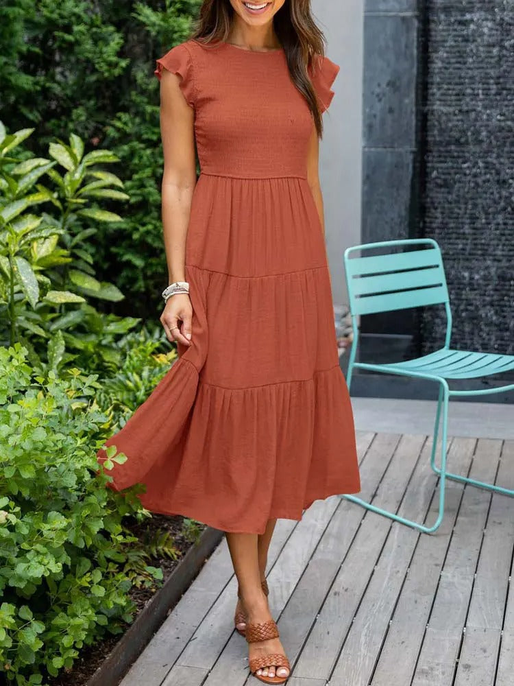 Elegantes sommerkleid: rüschendetails, taschen