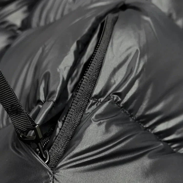 Langer damen-wintermantel mit kapuze und steppung - damen