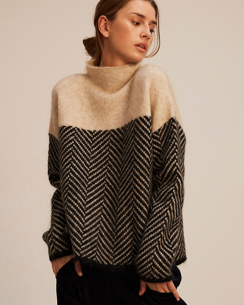 Beiger Zweifarbiger Rollkragenpullover – Clara