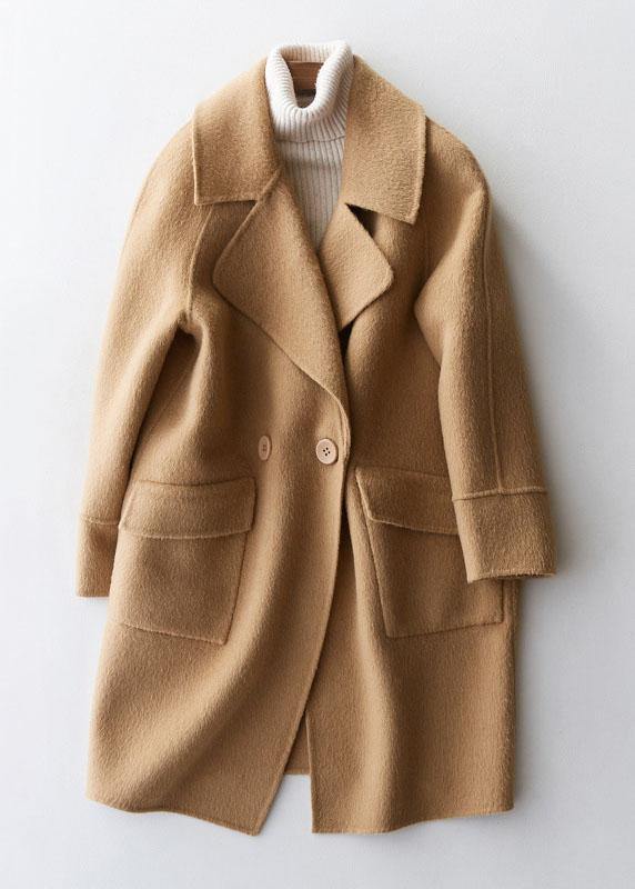 Khakifarbener Wintermantel mit großen Taschen – Clara
