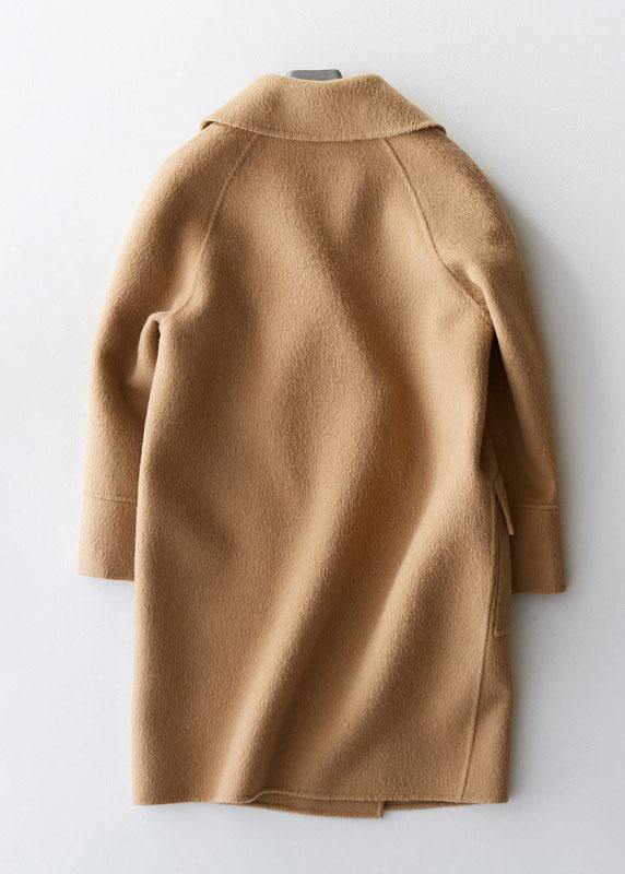 Khakifarbener Wintermantel mit großen Taschen – Clara