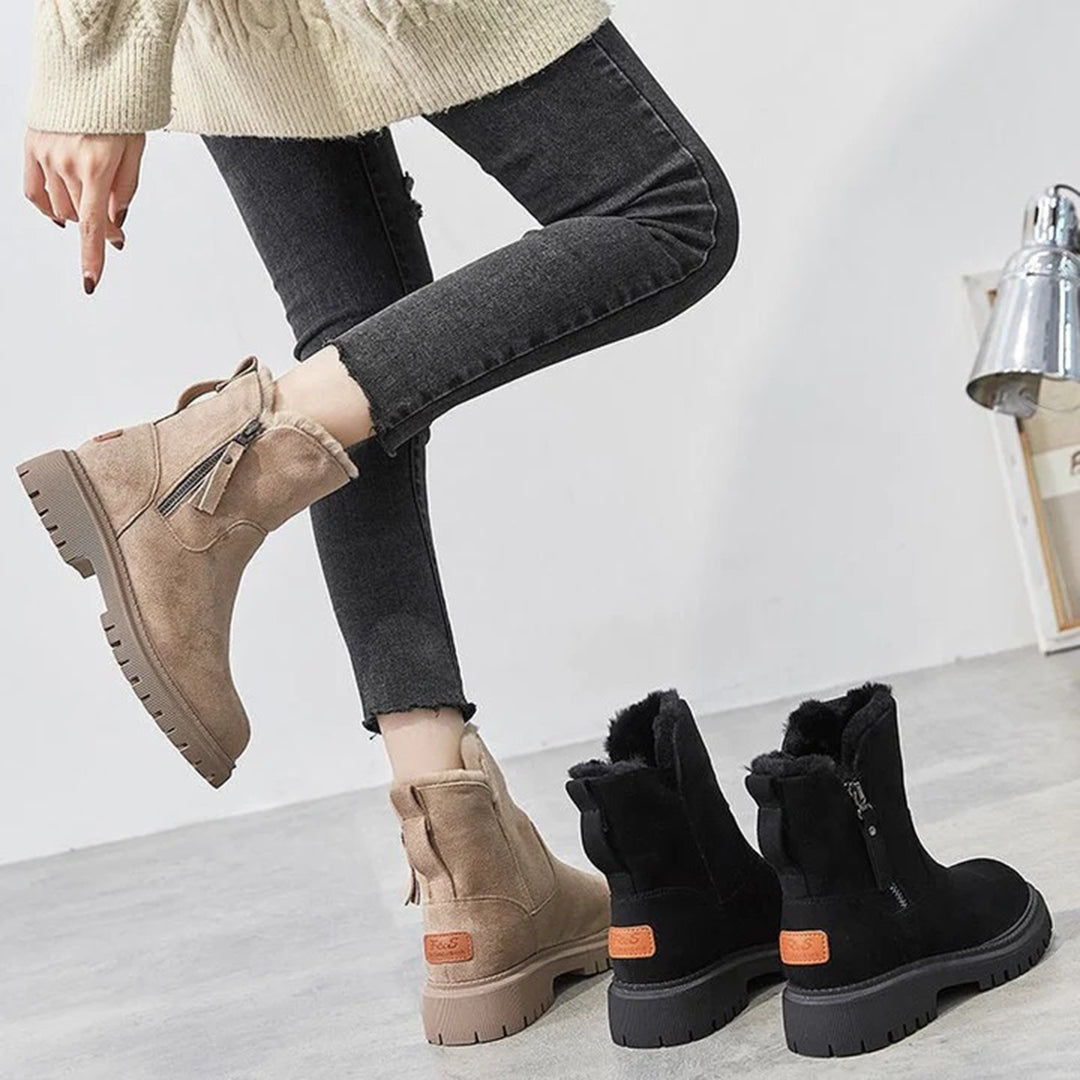 Stylische bunte Schneestiefel