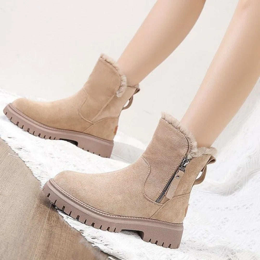 Stylische bunte Schneestiefel