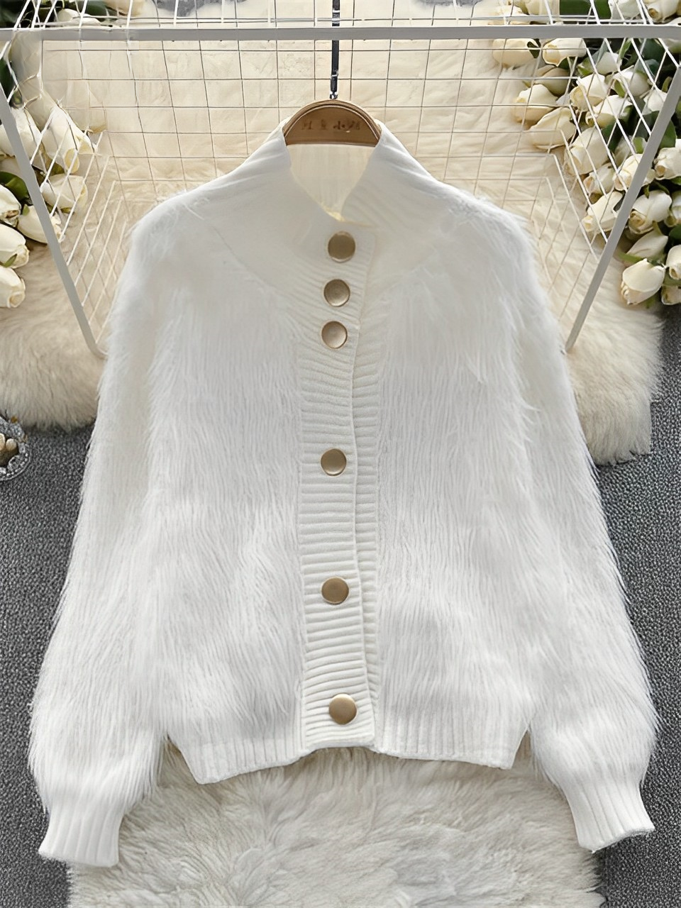 Louisa Chic Confidence Strickjacke mit Knöpfen