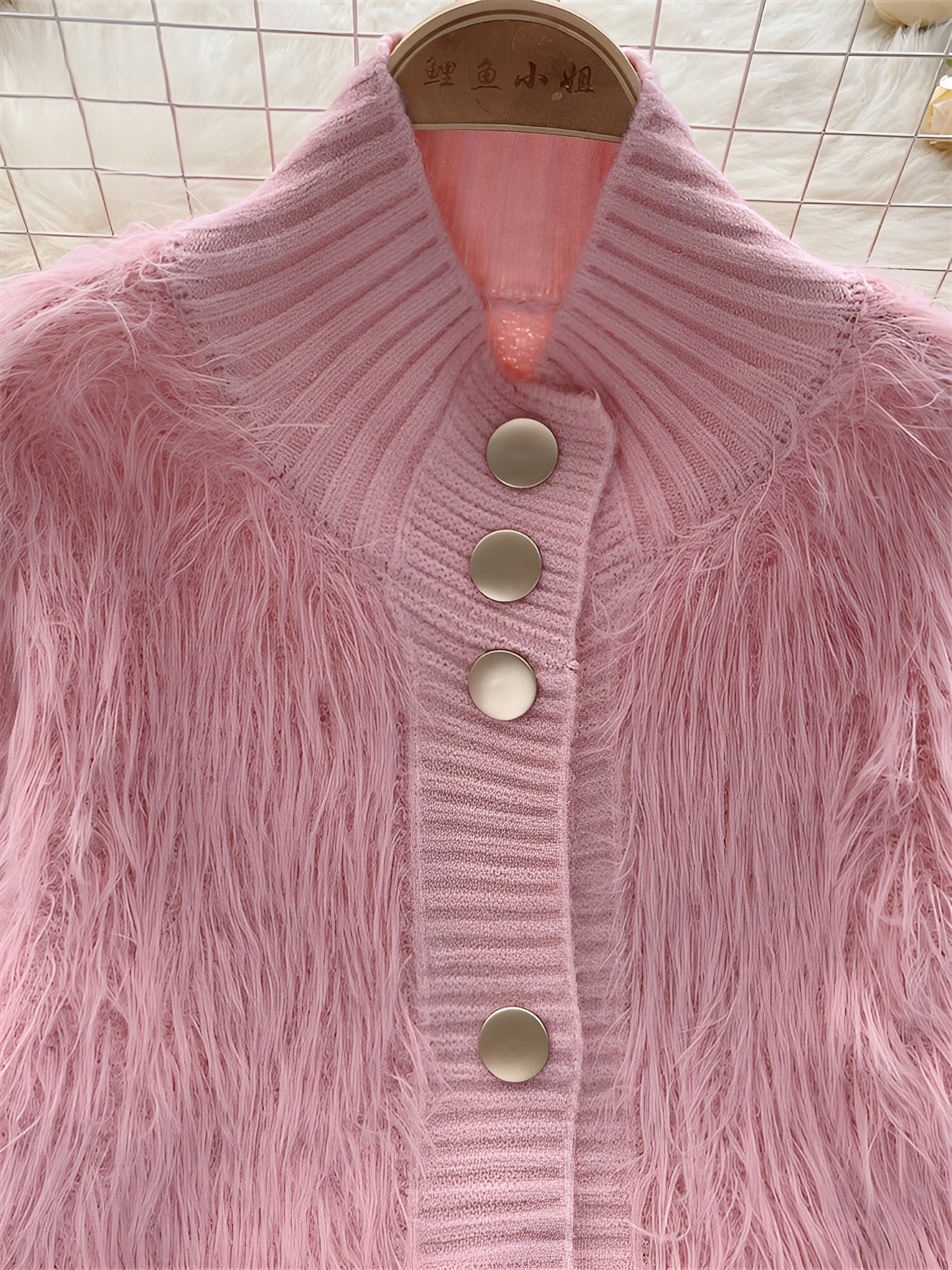 Louisa Chic Confidence Strickjacke mit Knöpfen