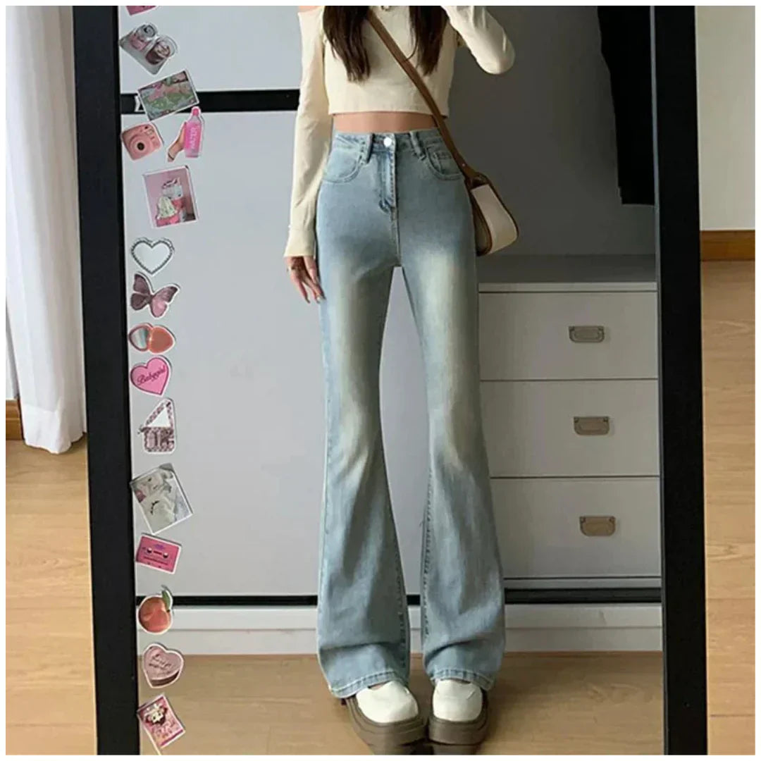 Hochgeschnittene, ausgestellte Slim-Fit-Jeans – Damen