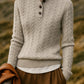 Alva – weicher strickpullover mit funnel-neck und zopfmuster