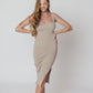 Strickkleid mit schlitz und eckigem ausschnitt – Latte