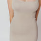 Strickkleid mit schlitz und eckigem ausschnitt – Latte