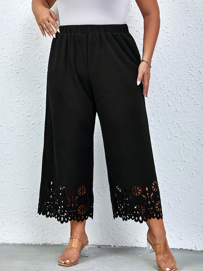 Schwarze weite Hose mit elastischem Bund und Spitzenbesatz - Clara
