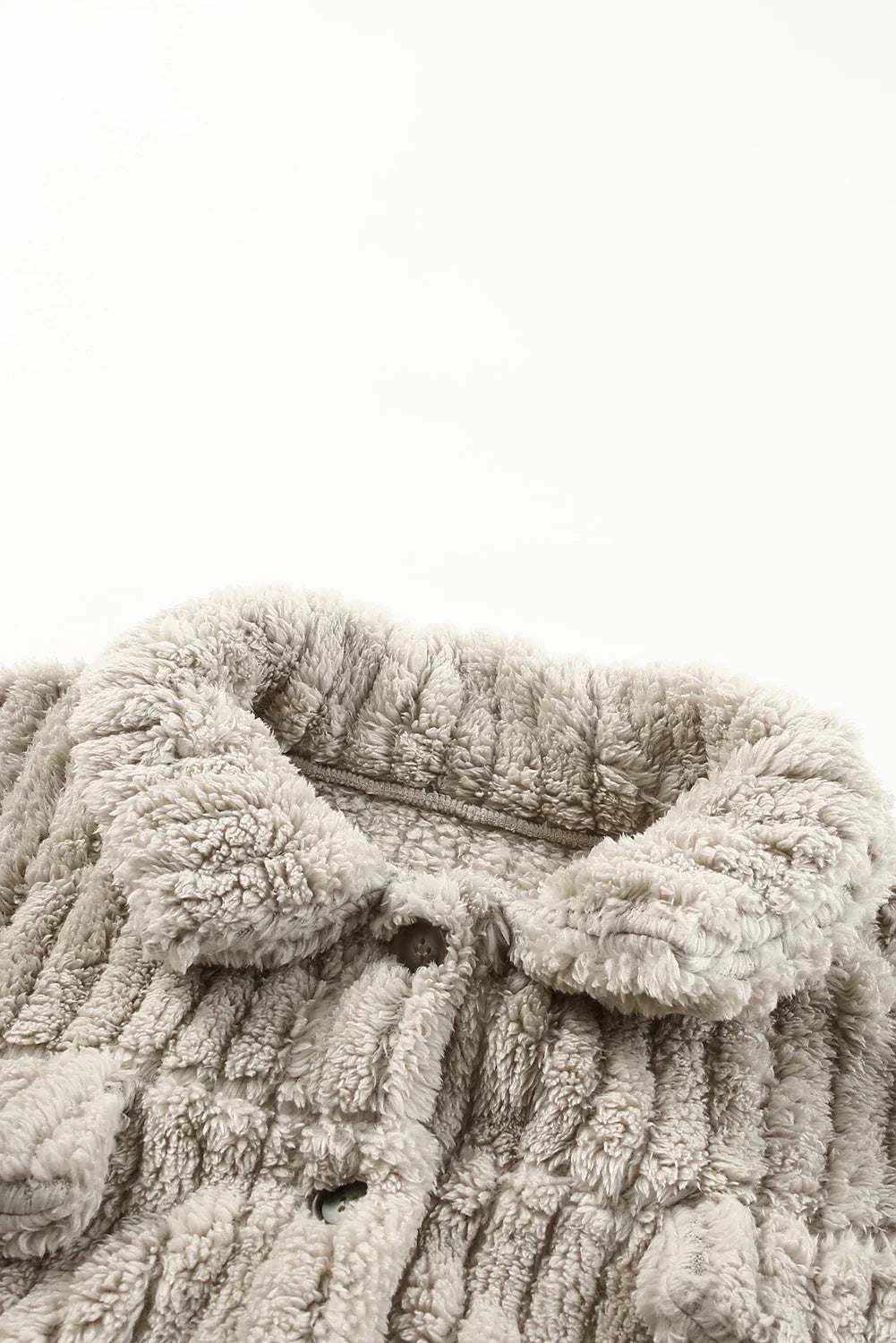 Einfache plüsch-fleecejacke mit knopfleiste