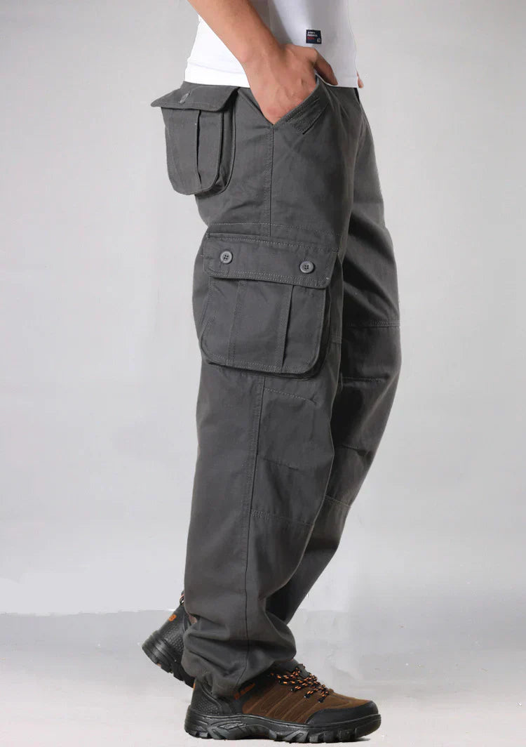 Cargo-hose mit mehrfachtaschen – lässiger outdoor-stil