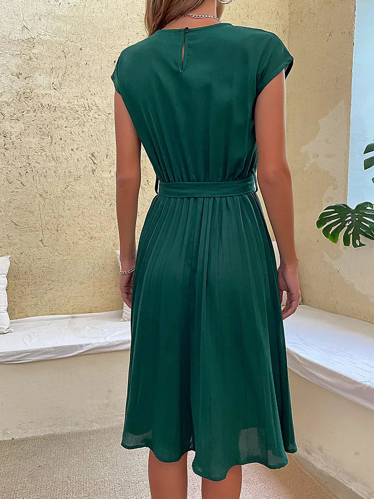 Claire - kurzärmeliges plissiertes lässiges minikleid für den sommer 2023
