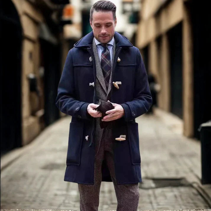 Oskar – woll-trenchcoat mit knebelverschluss und kapuze