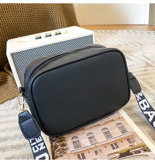 Cara - Elegante Schwarze Schultertasche