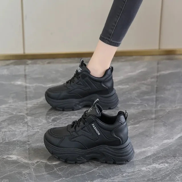 Lara - Ultramoderne Weiße Sneakers