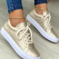 Schicke sneakers mit gold-detail