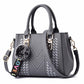 Julia - Schwarze Handtasche mit Charme