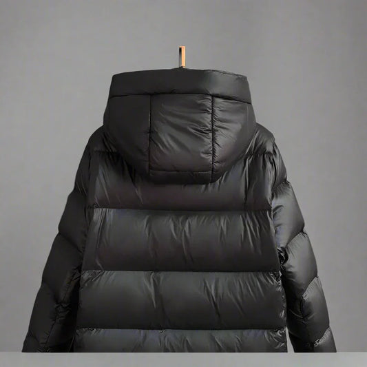 Langer damen-wintermantel mit kapuze und steppung - damen